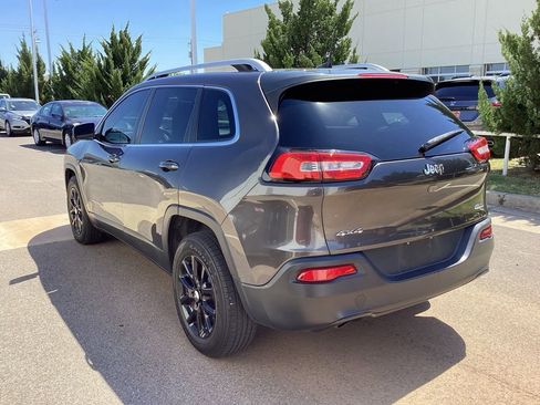 Used 2017 Jeep Cherokee Latitude image 8