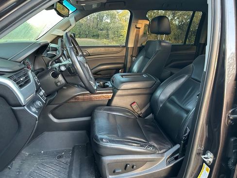 Used 2017 Chevrolet Suburban LT w/ LT Signature Package image 15