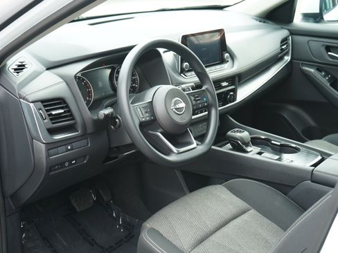 Used 2024 Nissan Rogue SV image 15