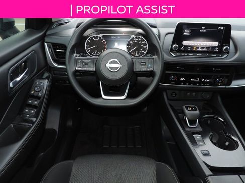 Used 2024 Nissan Rogue SV image 18