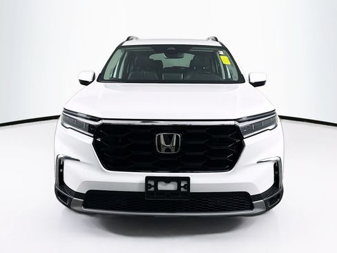 Used 2025 Honda Pilot Touring image 2
