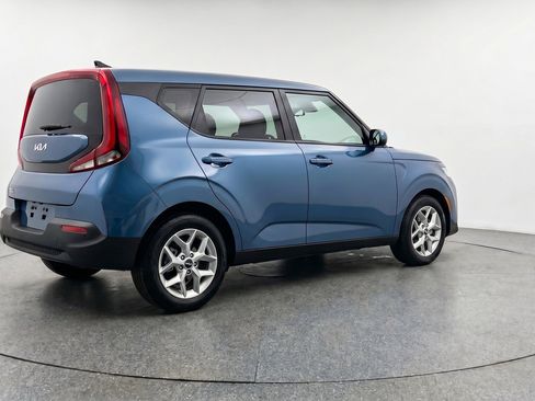 Used 2025 Kia Soul LX w/ LX Technology Package FWD image 9