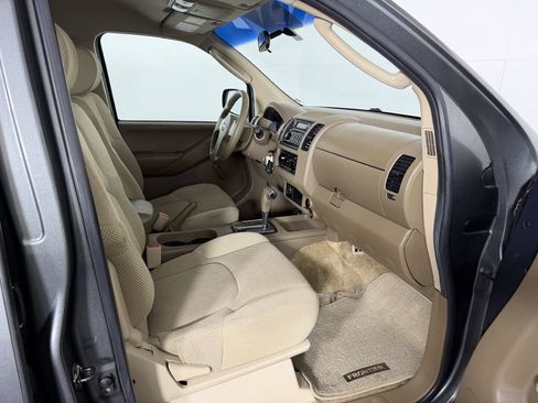 Used 2005 Nissan Frontier SE AWD/4WD image 19