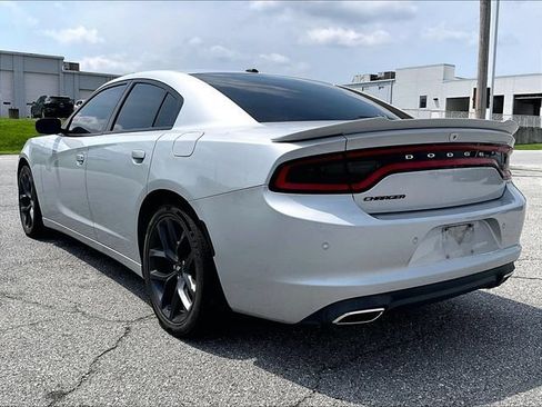 Used 2019 Dodge Charger SXT w/ Blacktop Package RWD image 7