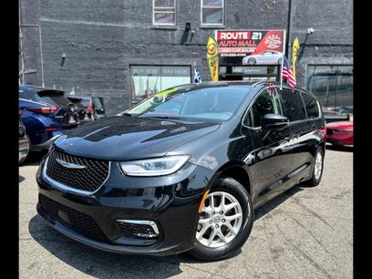 Used 2023 Chrysler Pacifica Touring-L