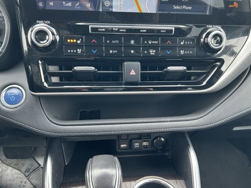 Used 2021 Toyota Highlander Platinum image 30