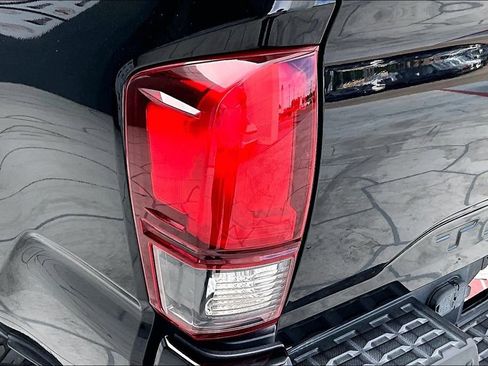 Used 2018 Toyota Tacoma TRD Off-Road w/ Technology Package AWD/4WD image 23