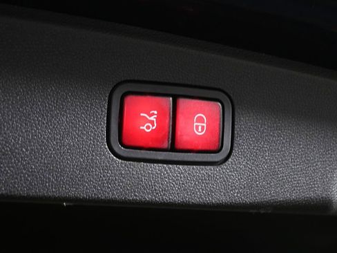Used 2014 Mercedes-Benz E 350 4MATIC Sedan image 38