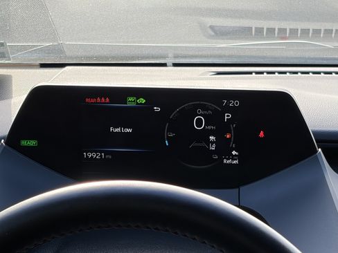 Used 2025 Toyota Prius Plug-In Hybrid FWD image 19