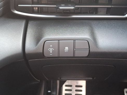 Certified 2025 Hyundai Elantra Sport image 22