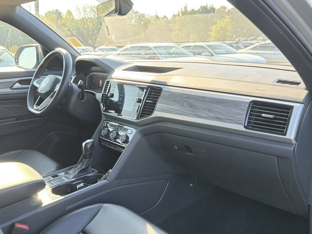 Used 2023 Volkswagen Atlas Cross Sport SE FWD image 19