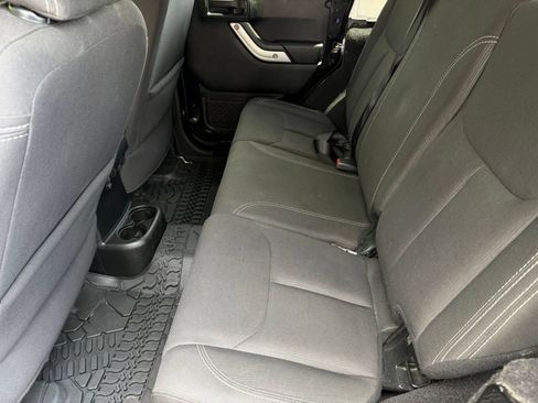 Used 2018 Jeep Wrangler Unlimited Rubicon w/ Cold Weather Group AWD/4WD image 20