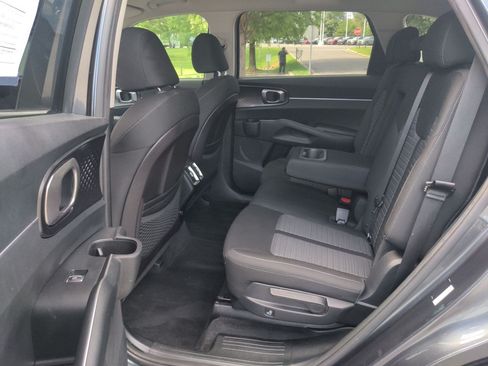 Used 2022 Kia Sorento LX AWD/4WD image 30