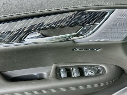 Used 2025 Cadillac XT6 Premium Luxury image 15