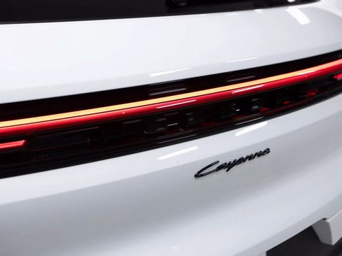 Certified 2025 Porsche Cayenne image 36