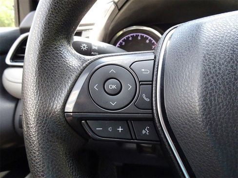 Used 2019 Toyota Camry LE image 22