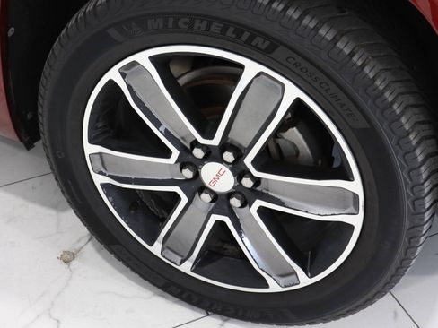 Used 2017 GMC Acadia Denali w/ Technology Package FWD image 30