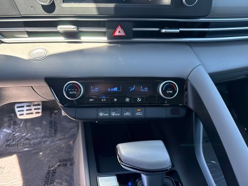 Certified 2025 Hyundai Elantra Sport FWD image 26