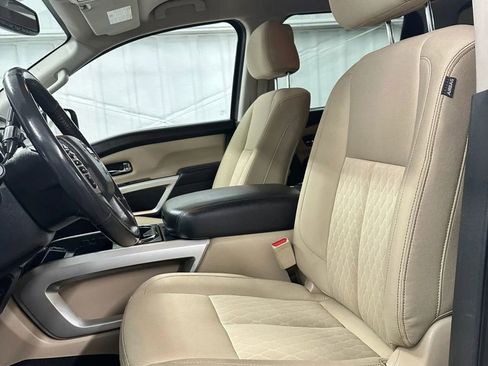Used 2018 Nissan Titan SV w/ SV Convenience Package AWD/4WD image 18