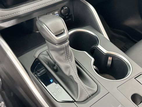 Used 2023 Toyota Highlander XLE image 16