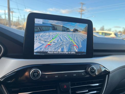 Used 2021 Ford Escape SE image 12