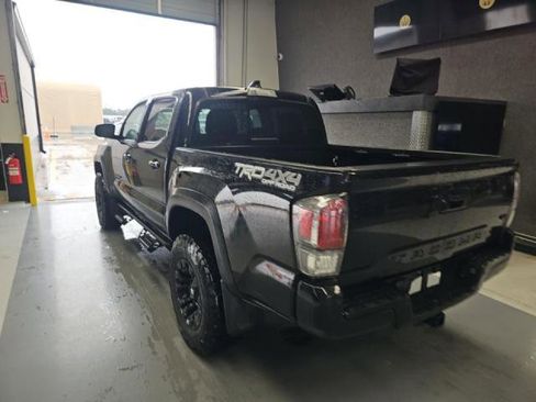 Used 2021 Toyota Tacoma TRD Off-Road w/ Technology Package AWD/4WD image 4