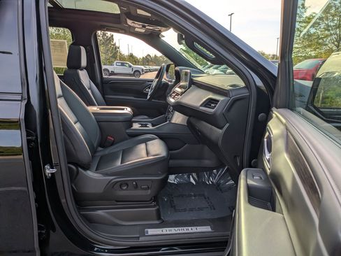 Used 2023 Chevrolet Suburban Z71 w/ Off-Road Capability Package image 38