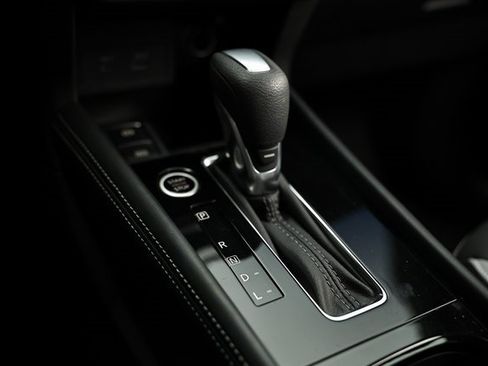 Used 2023 Nissan Kicks SR w/ SR Premium Package image 39