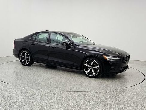 Used 2024 Volvo S60 B5 Core w/ Climate Package FWD image 3