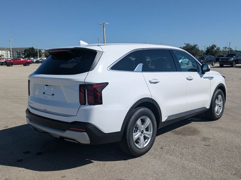 New 2026 Kia Sorento LX FWD image 5