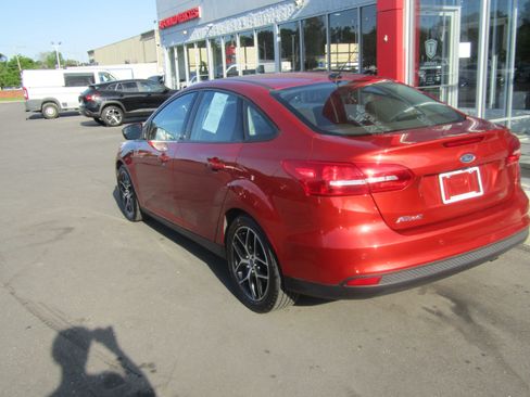 Used 2018 Ford Focus SEL FWD image 7