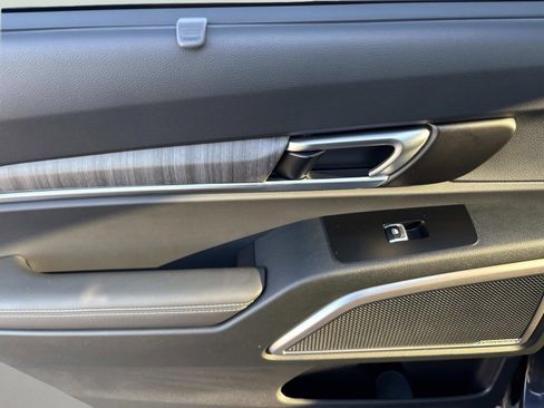 Used 2025 Kia Telluride EX w/ EX Captain's Chair Package image 14