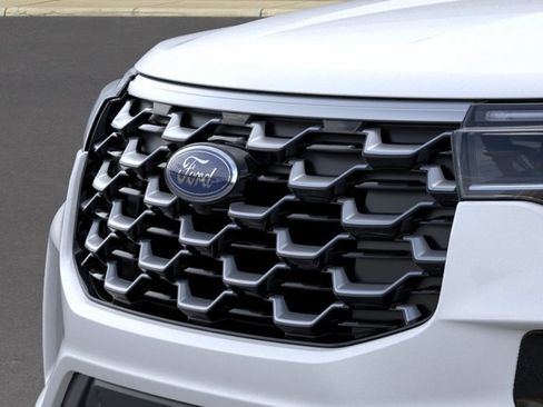 New 2026 Ford Explorer Platinum w/ LUX Leather Package AWD/4WD image 17