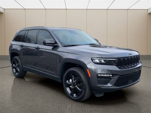 Certified 2025 Jeep Grand Cherokee Limited w/ Black Appearance Package image 7