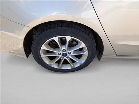 Used 2019 Ford Fusion SE FWD image 9