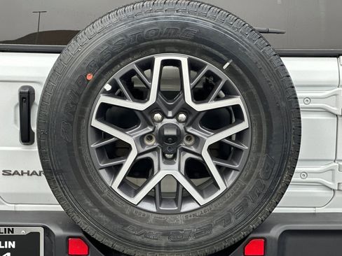 Used 2025 Jeep Wrangler Sahara image 48