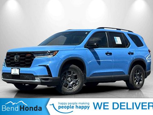 Used 2025 Honda Pilot TrailSport image 1