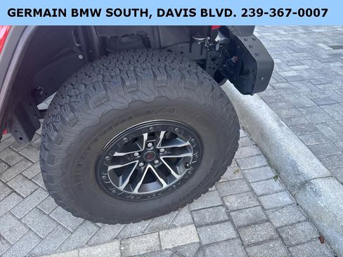 Used 2025 Jeep Wrangler Unlimited Rubicon image 16