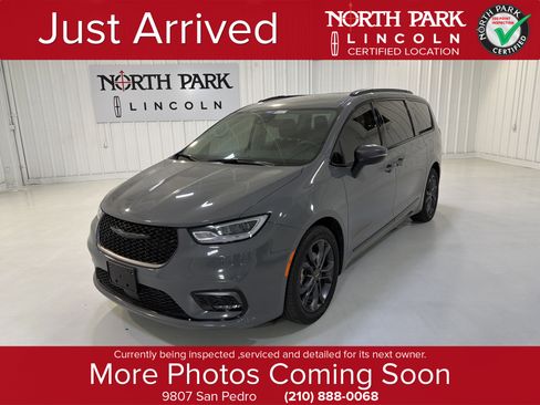 Used 2023 Chrysler Pacifica Touring-L w/ Road Tripper Package FWD image 1