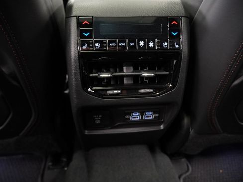 Used 2024 Jeep Grand Cherokee L Summit AWD/4WD image 19