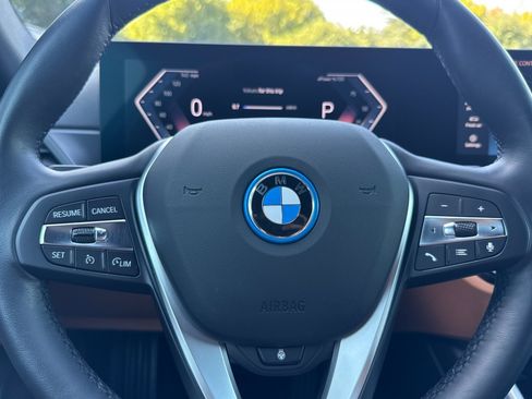 Used 2023 BMW i4 eDrive40 w/ Premium Package RWD image 29