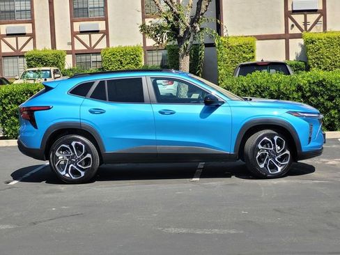 Used 2025 Chevrolet Trax RS w/ Driver Confidence Package FWD image 4