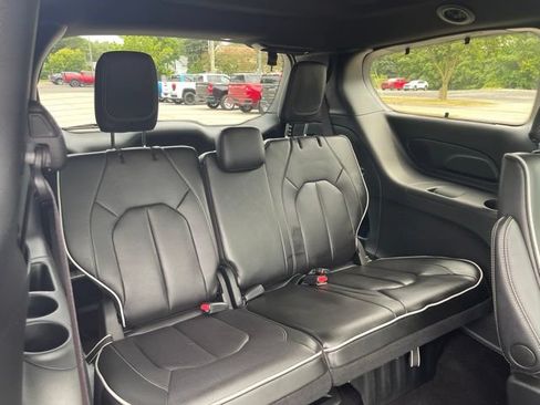 Used 2025 Chrysler Pacifica Limited FWD image 38