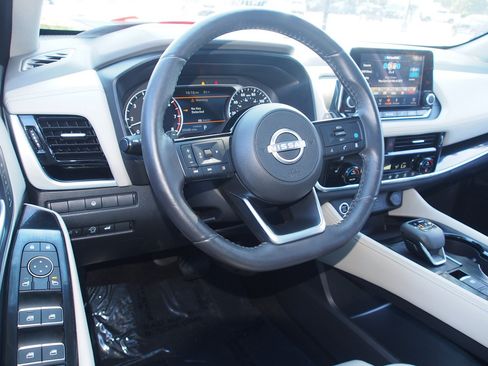 Used 2023 Nissan Rogue SL FWD image 17