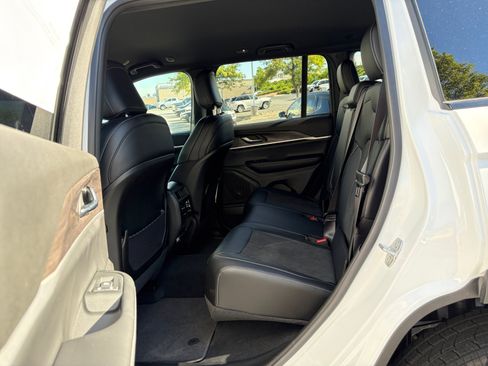 New 2026 Jeep Grand Cherokee Altitude AWD/4WD image 25