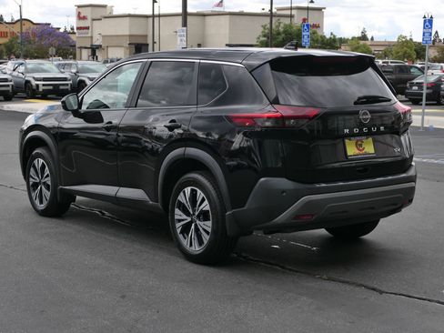 Used 2023 Nissan Rogue SV FWD image 6