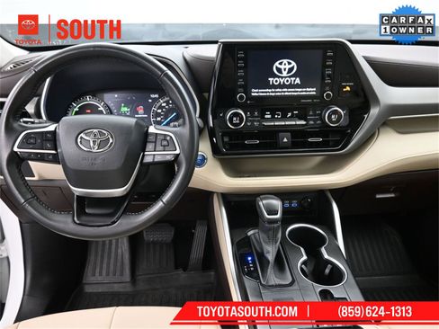 Used 2022 Toyota Highlander XLE image 11