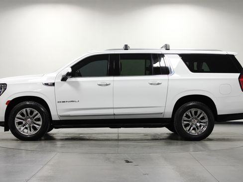 Used 2021 GMC Yukon XL Denali image 7