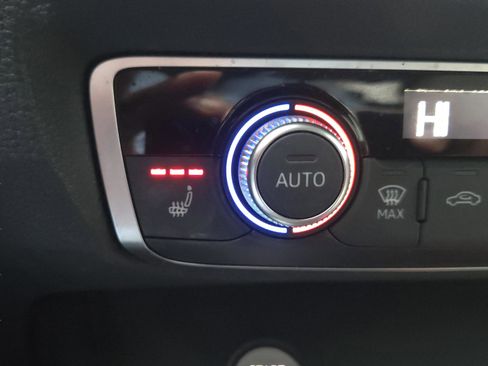 Used 2020 Audi Q3 2.0T Premium image 23