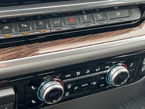 Used 2025 GMC Sierra 1500 SLE image 28